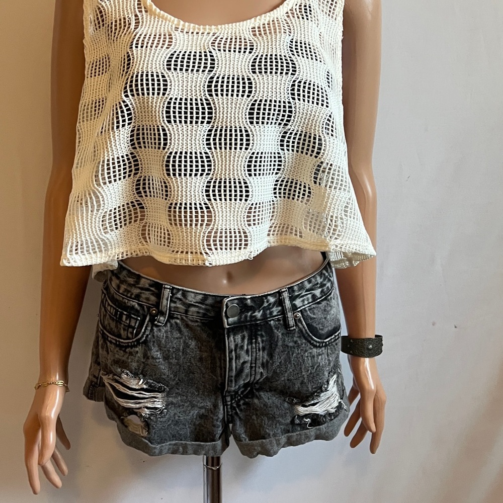 Salty  Lemon Black Sleeveless Boxy Crop Tank Top